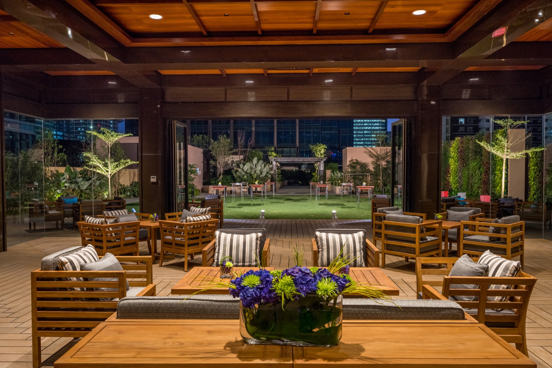 Grand Hyatt Manila Poolside by Ricky Ladia